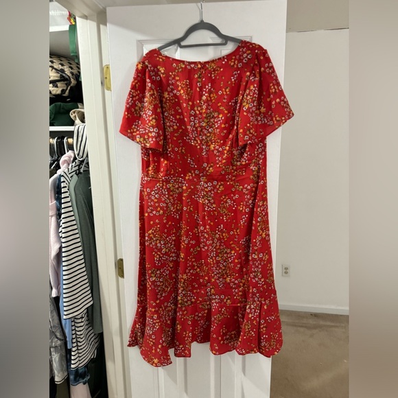 Red dress - Picture 4 of 5